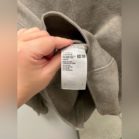 Uniqlo button up shirt - Picture 3 of 6